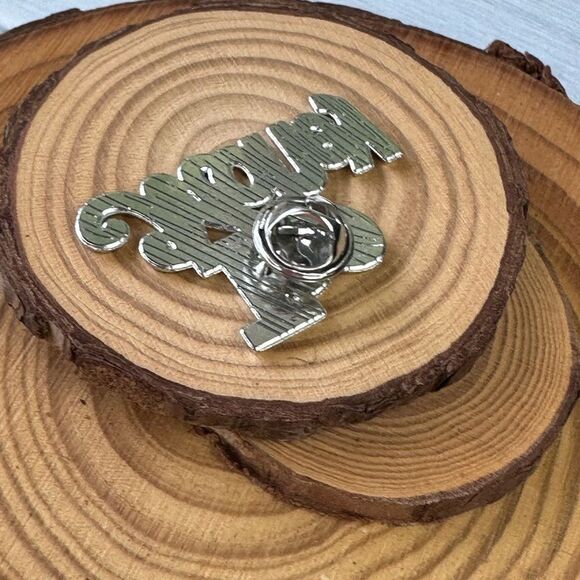 I Love Money Heart Enamel Pin/ Brooch - Picture 5 of 6